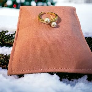 Two white pearl gold ring